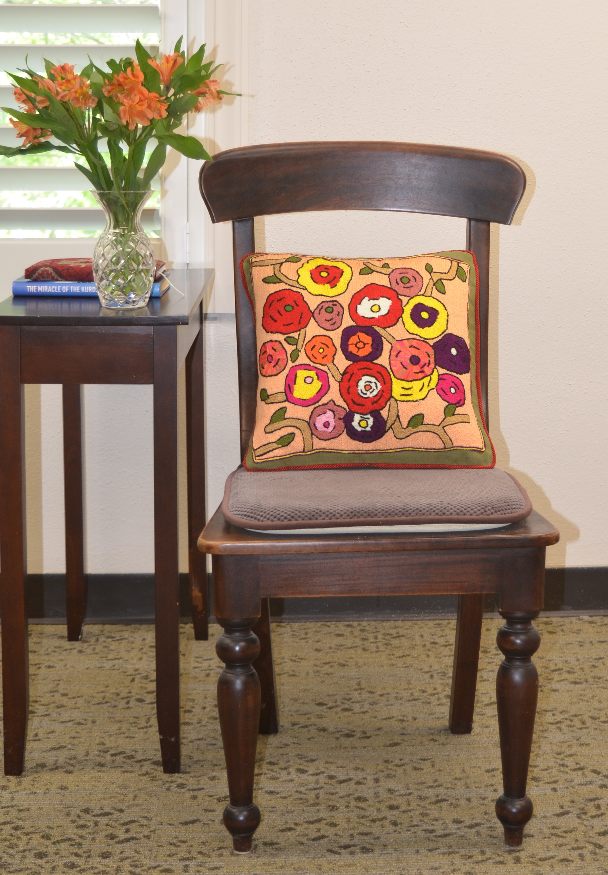 Linen pillow (avocado green)