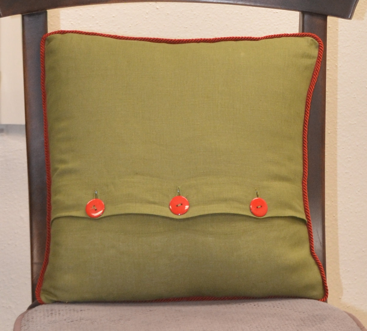 Linen pillow (avocado green)